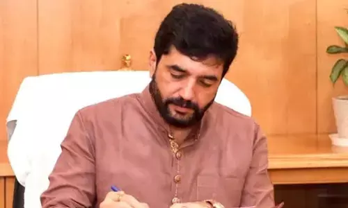 ಕೇಂದ್ರ ಸಚಿವರ ಬೆಂಗಾವಲು ವಾಹನಗಳನ್ನು ಅಡ್ಡಾದಿಡ್ಡಿಯಾಗಿ ಓವರ್ಟೇಕ್ ಮಾಡಿದ ಆರೋಪ; ಬೈಕ್ ಸವಾರನ ವಿರುದ್ಧ ಪ್ರಕರಣ ದಾಖಲು