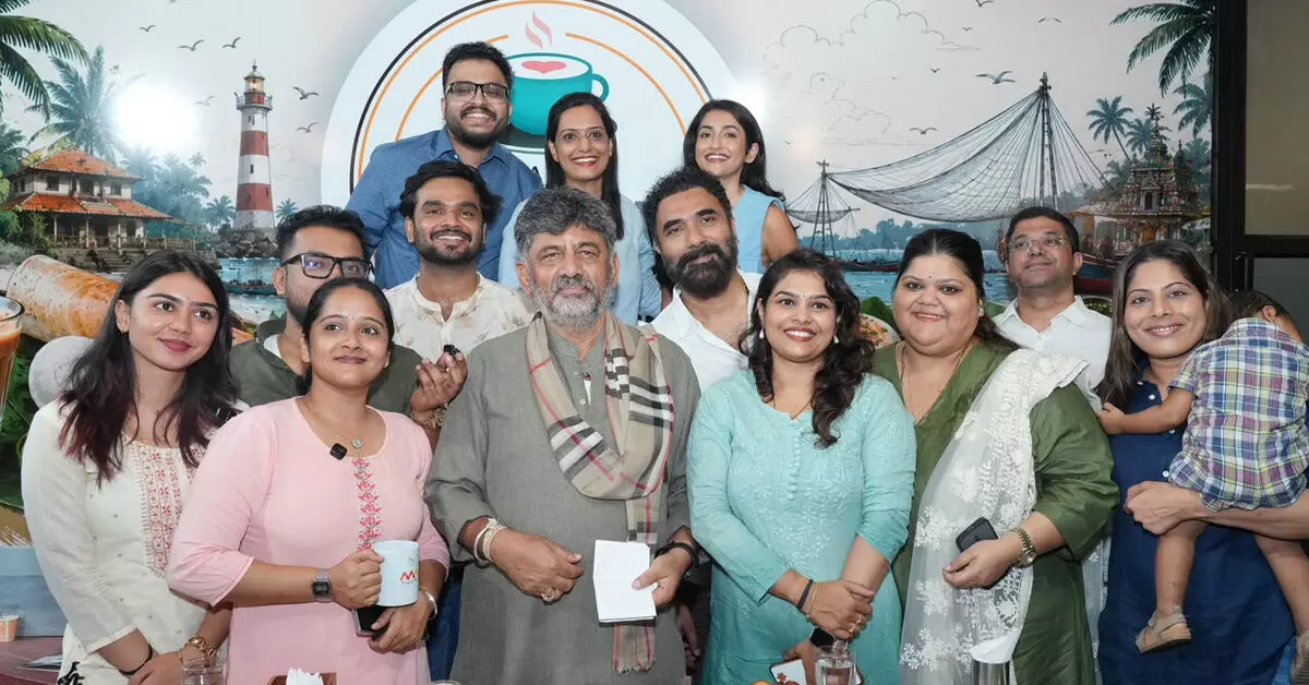 ಮಂಗಳೂರಿನ ಯುವ ಕಂಟೆಂಟ್ ಕ್ರಿಯೇಟರ್ಗಳೊಂದಿಗೆ ಸಿಎಂ ಡಿ.ಕೆ. ಶಿವಕುಮಾರ್ ಸಂವಾದ ಮಂಗಳೂರಿನ ಯುವ ಕಂಟೆಂಟ್ ಕ್ರಿಯೇಟರ್ಗಳೊಂದಿಗೆ ಸಿಎಂ ಡಿ.ಕೆ. ಶಿವಕುಮಾರ್ ಸಂವಾದ
