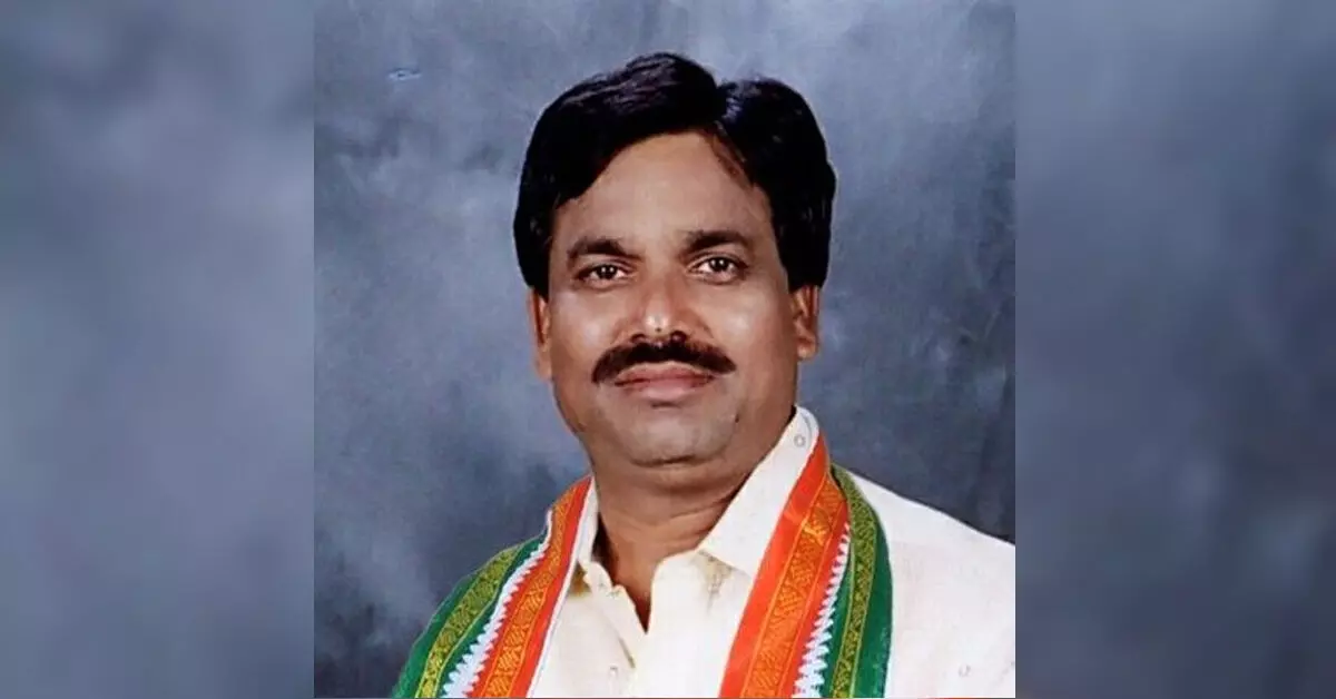 ಕ್ವಾರಿ ಪರವಾನಿಗೆ ನಿಯಮ ಉಲ್ಲಂಘನೆ ಆರೋಪ: ಸಚಿವ ರುದ್ರಪ್ಪ ಲಮಾಣಿಗೆ 3 ಕೋಟಿ ರೂ. ದಂಡ ಕ್ವಾರಿ ಪರವಾನಿಗೆ ನಿಯಮ ಉಲ್ಲಂಘನೆ ಆರೋಪ: ಸಚಿವ ರುದ್ರಪ್ಪ ಲಮಾಣಿಗೆ 3 ಕೋಟಿ ರೂ. ದಂಡ