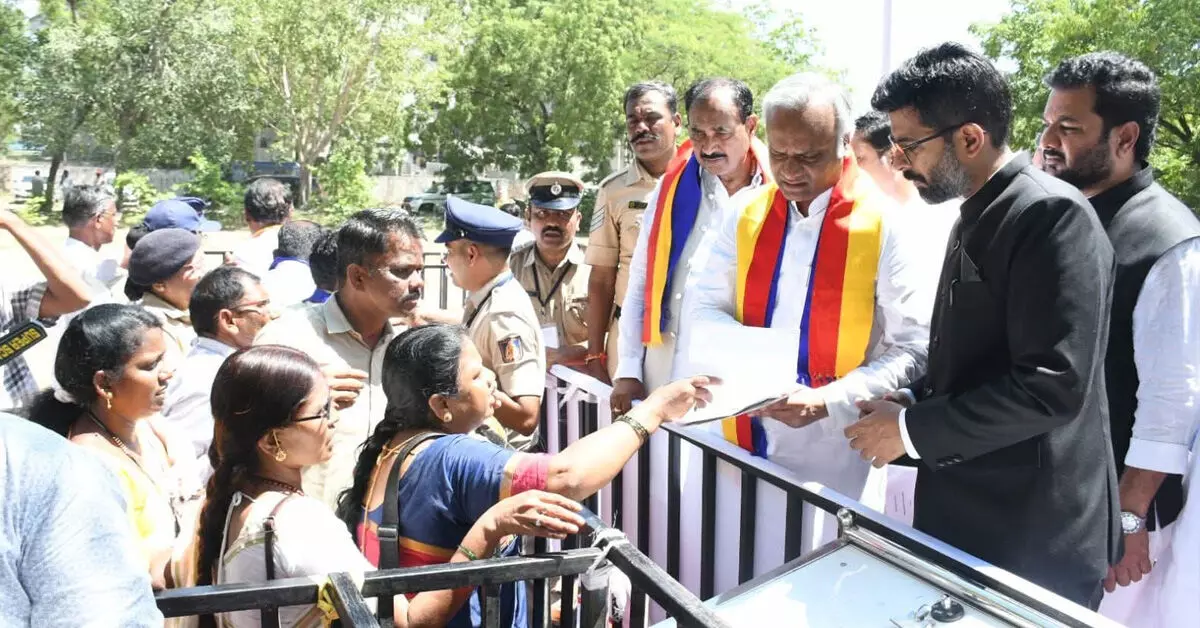 Kalaburagi | ಕಲ್ಯಾಣ ಕರ್ನಾಟಕ ಸ್ಲಂಗಳ ಅಭಿವೃದ್ಧಿಗೆ ಕೆಕೆಆರ್ಡಿಬಿಯಿಂದ 100 ಕೋಟಿ ರೂ. ಅನುದಾನಕ್ಕೆ ಆಗ್ರಹ Kalaburagi | ಕಲ್ಯಾಣ ಕರ್ನಾಟಕ ಸ್ಲಂಗಳ ಅಭಿವೃದ್ಧಿಗೆ ಕೆಕೆಆರ್ಡಿಬಿಯಿಂದ 100 ಕೋಟಿ ರೂ. ಅನುದಾನಕ್ಕೆ ಆಗ್ರಹ