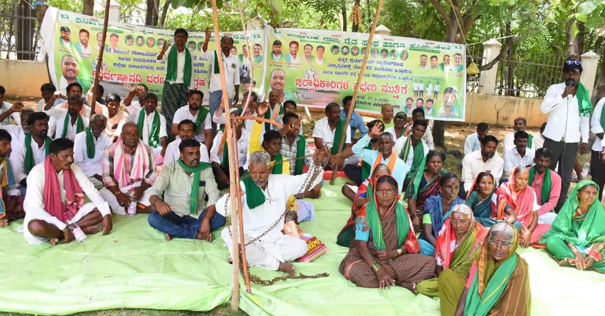 Yadagiri | ಕೆರೆಗಳಿಗೆ ನೀರು ಹರಿಸುವಂತೆ ಆಗ್ರಹಿಸಿ ಡಿಸಿ ಕಚೇರಿಗೆ ಬೀಗ ಹಾಕಲು ರೈತ ಸಂಘದಿಂದ ಯತ್ನ Yadagiri | ಕೆರೆಗಳಿಗೆ ನೀರು ಹರಿಸುವಂತೆ ಆಗ್ರಹಿಸಿ ಡಿಸಿ ಕಚೇರಿಗೆ ಬೀಗ ಹಾಕಲು ರೈತ ಸಂಘದಿಂದ ಯತ್ನ