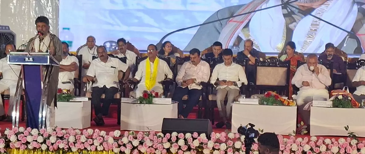 ಕಸ್ತೂರಿ ರಂಗನ್ ವರದಿ ಬಗ್ಗೆ ವಿಶೇಷ ಅಧಿವೇಶನದಲ್ಲಿ ಅಂತಿಮ ನಿರ್ಣಯ ಘೋಷಣೆ: ಹೆಬ್ರಿಯಲ್ಲಿ ಡಿ.ಕೆ. ಶಿವಕುಮಾರ್ ಕಸ್ತೂರಿ ರಂಗನ್ ವರದಿ ಬಗ್ಗೆ ವಿಶೇಷ ಅಧಿವೇಶನದಲ್ಲಿ ಅಂತಿಮ ನಿರ್ಣಯ ಘೋಷಣೆ: ಹೆಬ್ರಿಯಲ್ಲಿ ಡಿ.ಕೆ. ಶಿವಕುಮಾರ್