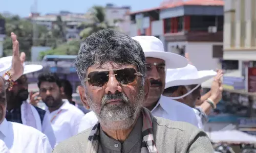 PHOTOS |  ಮಂಗಳೂರಿನಲ್ಲಿ ಮೊದಲ ಬಾರಿಗೆ ಐತಿಹಾಸಿಕ ಸಚಿವ ಸಂಪುಟ ಸಭೆ : ತೆರೆದ ಬಸ್‌ನಲ್ಲಿ ಪಂಪ್‌ವೆಲ್‌ನಿಂದ ಪ್ರಜಾ ಸೌಧದವರೆಗೆ ಮೆರವಣಿಗೆ