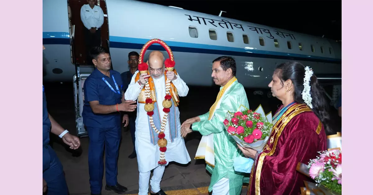 ಹುಬ್ಬಳ್ಳಿಗೆ ಕೇಂದ್ರ ಗೃಹ ಸಚಿವ ಅಮಿತ್ ಶಾ ಆಗಮನ ಹುಬ್ಬಳ್ಳಿಗೆ ಕೇಂದ್ರ ಗೃಹ ಸಚಿವ ಅಮಿತ್ ಶಾ ಆಗಮನ