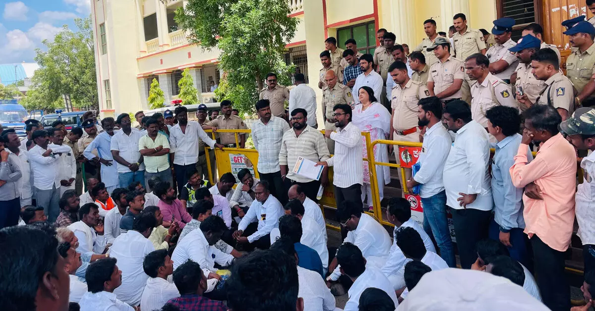 ಜೇವರ್ಗಿ | ಎಸ್ಟಿ ಪ್ರಮಾಣಪತ್ರ ಪ್ರಕ್ರಿಯೆಗೆ ಅಡ್ಡಿಪಡಿಸುವವರ ವಿರುದ್ಧ ಕ್ರಮಕ್ಕೆ ತಳವಾರ ಮಹಾಸಭಾ ಆಗ್ರಹ ಜೇವರ್ಗಿ | ಎಸ್ಟಿ ಪ್ರಮಾಣಪತ್ರ ಪ್ರಕ್ರಿಯೆಗೆ ಅಡ್ಡಿಪಡಿಸುವವರ ವಿರುದ್ಧ ಕ್ರಮಕ್ಕೆ ತಳವಾರ ಮಹಾಸಭಾ ಆಗ್ರಹ