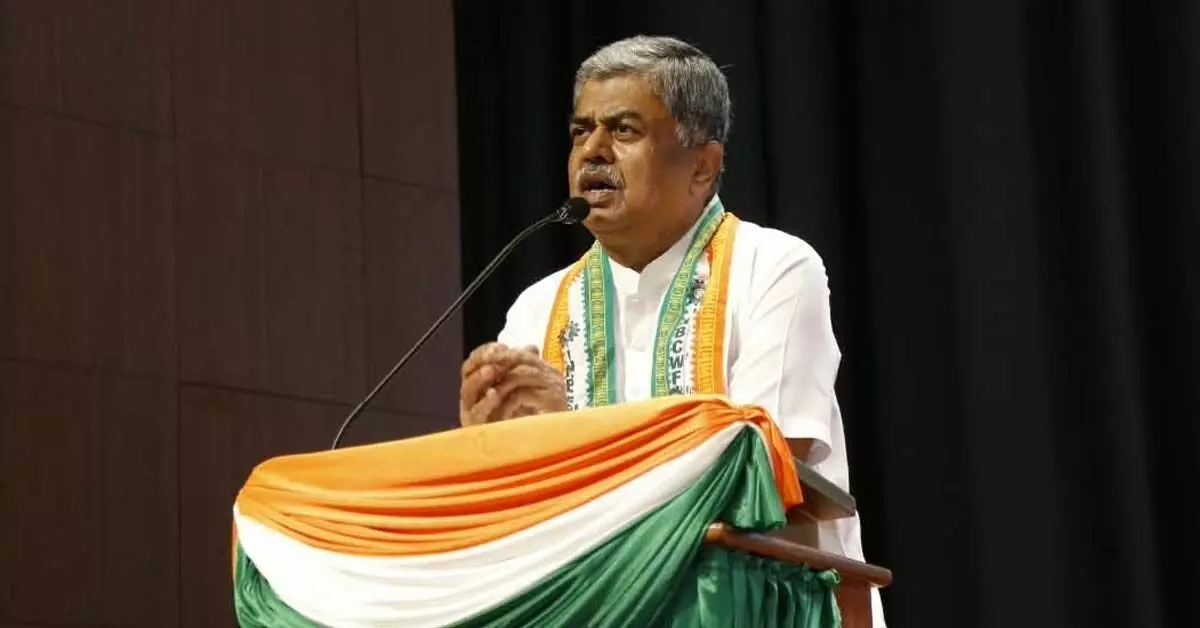 ಮೋದಿ ಪ್ರಧಾನಿ ಆದ ಬಳಿಕ ದೇಶದಲ್ಲಿ ಧರ್ಮ ಆಧಾರಿತ ರಾಜಕಾರಣ ಮಾಡುತ್ತಿದ್ದಾರೆ: ಬಿ.ಕೆ. ಹರಿಪ್ರಸಾದ್ ಮೋದಿ ಪ್ರಧಾನಿ ಆದ ಬಳಿಕ ದೇಶದಲ್ಲಿ ಧರ್ಮ ಆಧಾರಿತ ರಾಜಕಾರಣ ಮಾಡುತ್ತಿದ್ದಾರೆ: ಬಿ.ಕೆ. ಹರಿಪ್ರಸಾದ್