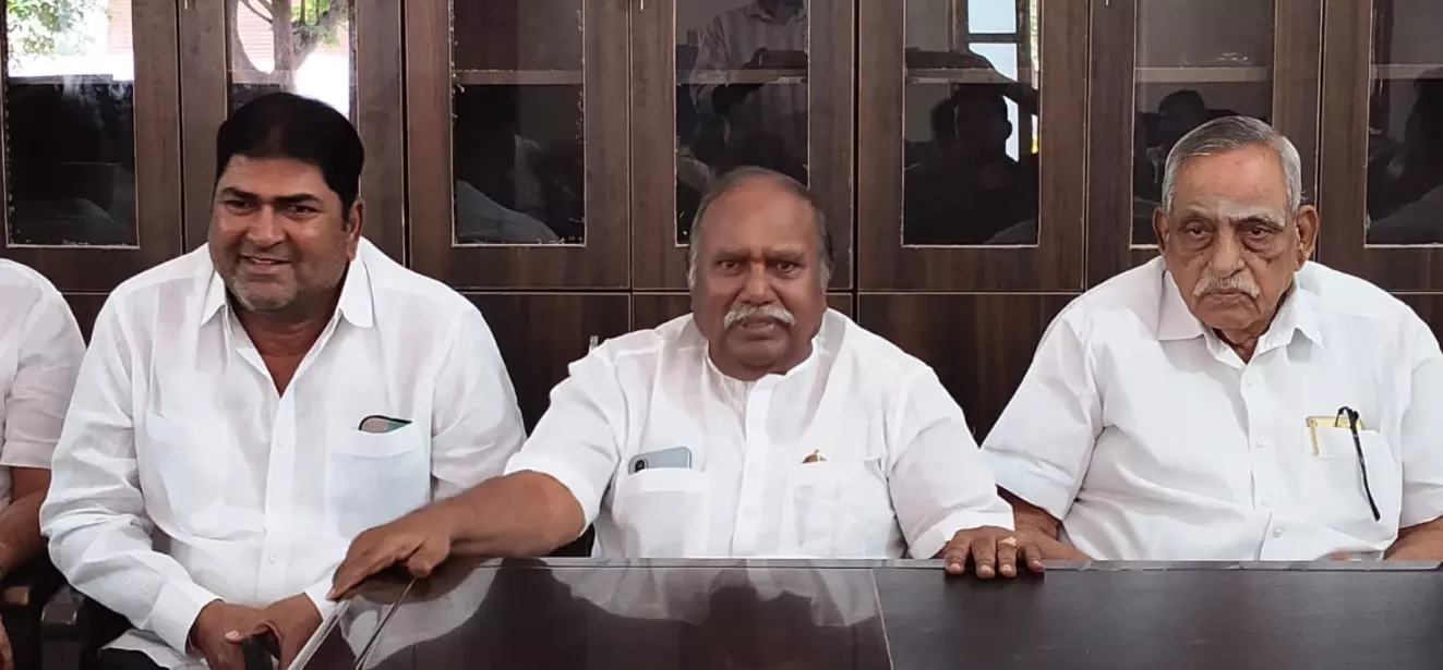 ರಾಯಚೂರು| ಹಗಲಿನಲ್ಲಿ ಗಣೇಶ ವಿಸರ್ಜನೆ ಮೆರವಣಿಗೆ ನಡೆಯಲಿ, ಡಿ.ಜೆ ಯನ್ನು ಕೈಬಿಡಲಿ: ಮಾಜಿ ಶಾಸಕ ಎ.ಪಾಪಾರೆಡ್ಡಿ ರಾಯಚೂರು| ಹಗಲಿನಲ್ಲಿ ಗಣೇಶ ವಿಸರ್ಜನೆ ಮೆರವಣಿಗೆ ನಡೆಯಲಿ, ಡಿ.ಜೆ ಯನ್ನು ಕೈಬಿಡಲಿ: ಮಾಜಿ ಶಾಸಕ ಎ.ಪಾಪಾರೆಡ್ಡಿ