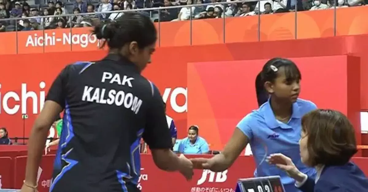 Asian Games | ಟೇಬಲ್ ಟೆನಿಸ್ ಸ್ಪರ್ಧೆಯಲ್ಲಿ ಪಾಕಿಸ್ತಾನಕ್ಕೆ 3–0 ಯಿಂದ ಸೋಲುಣಿಸಿದ ಭಾರತ; ಹಸ್ತಲಾಘವಕ್ಕೆ ಅಡ್ಡಿಯಾಗದ ರಾಜಕೀಯ ಭಿನ್ನಾಭಿಪ್ರಾಯ Asian Games | ಟೇಬಲ್ ಟೆನಿಸ್ ಸ್ಪರ್ಧೆಯಲ್ಲಿ ಪಾಕಿಸ್ತಾನಕ್ಕೆ 3–0 ಯಿಂದ ಸೋಲುಣಿಸಿದ ಭಾರತ; ಹಸ್ತಲಾಘವಕ್ಕೆ ಅಡ್ಡಿಯಾಗದ ರಾಜಕೀಯ ಭಿನ್ನಾಭಿಪ್ರಾಯ