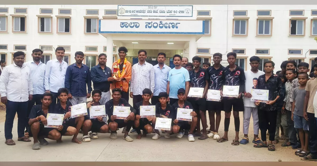 ವಾಡಿ | ವಾಲಿಬಾಲ್ ಪಂದ್ಯಾವಳಿಯಲ್ಲಿ ಡಾ.ಅಂಬೇಡ್ಕರ್ ವಸತಿ ಶಾಲೆಯ ವಿದ್ಯಾರ್ಥಿಗಳ ಹ್ಯಾಟ್ರಿಕ್ ಗೆಲುವು ವಾಡಿ | ವಾಲಿಬಾಲ್ ಪಂದ್ಯಾವಳಿಯಲ್ಲಿ ಡಾ.ಅಂಬೇಡ್ಕರ್ ವಸತಿ ಶಾಲೆಯ ವಿದ್ಯಾರ್ಥಿಗಳ ಹ್ಯಾಟ್ರಿಕ್ ಗೆಲುವು