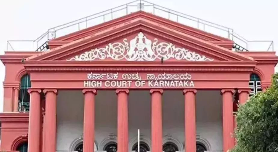 ಶಾಸಕ ರಮೇಶ್ ಬಂಡಿಸಿದ್ದೇಗೌಡರಿಗೆ ಹೈಕೋರ್ಟ್ನಿಂದ ತುರ್ತು ನೊಟೀಸ್ ಶಾಸಕ ರಮೇಶ್ ಬಂಡಿಸಿದ್ದೇಗೌಡರಿಗೆ ಹೈಕೋರ್ಟ್ನಿಂದ ತುರ್ತು ನೊಟೀಸ್