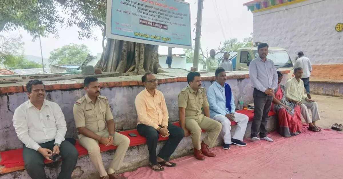 Yadagiri | ಯಂಪಾಡ್ ಗ್ರಾಮದಲ್ಲಿ ಶಾಂತಿ ಸಭೆ : ಜಾಗೃತಿ ಕಾರ್ಯಕ್ರಮ Yadagiri | ಯಂಪಾಡ್ ಗ್ರಾಮದಲ್ಲಿ ಶಾಂತಿ ಸಭೆ : ಜಾಗೃತಿ ಕಾರ್ಯಕ್ರಮ