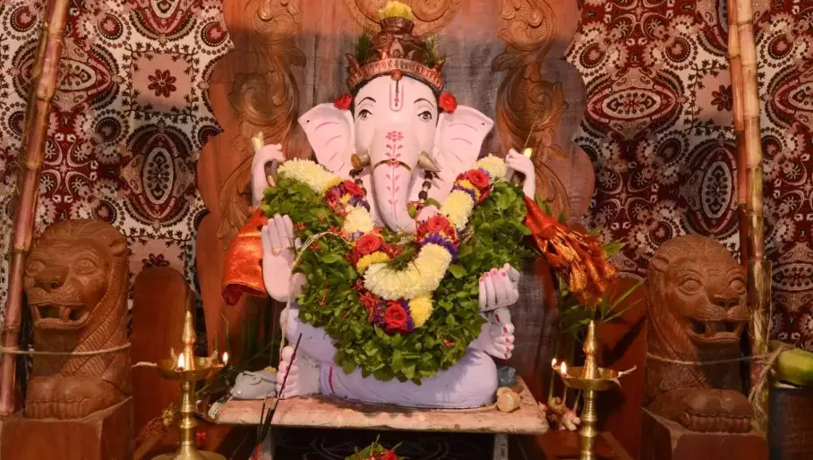 ರಾಜ್ಯ ಪೊಲೀಸ್ ಮಹಾ ನಿರ್ದೇಶಕರ ಕಚೇರಿಯ ಆವರಣದಲ್ಲಿ ಗಣೇಶ ಮೂರ್ತಿ ಪ್ರತಿಷ್ಠಾಪನೆ; ಪೂಜೆಗೆ ಸಿಬ್ಬಂದಿ ತಪ್ಪದೇ ಭಾಗವಹಿಸುವಂತೆ ಸುತ್ತೋಲೆ ರಾಜ್ಯ ಪೊಲೀಸ್ ಮಹಾ ನಿರ್ದೇಶಕರ ಕಚೇರಿಯ ಆವರಣದಲ್ಲಿ ಗಣೇಶ ಮೂರ್ತಿ ಪ್ರತಿಷ್ಠಾಪನೆ; ಪೂಜೆಗೆ ಸಿಬ್ಬಂದಿ ತಪ್ಪದೇ ಭಾಗವಹಿಸುವಂತೆ ಸುತ್ತೋಲೆ
