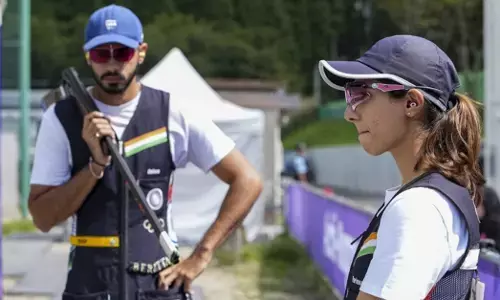 Asian Games 2026 | ಮಿಕ್ಸೆಡ್ ಟೀಮ್ ಸ್ಕೀಟ್ ಶೂಟಿಂಗ್‌ ನಲ್ಲಿ ಭಾರತದ ಜೀತ್ ಸಿಂಗ್ ನರುಕಾ -ಪರಿನಾಝ್ ಧಲಿವಾಲ್ ಜೋಡಿಗೆ ಕಂಚು