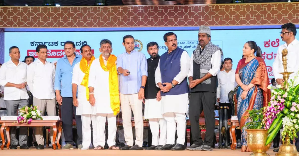 ವೈವಿಧ್ಯತೆಯಲ್ಲಿ ಏಕತೆ, ಕೌಶಲ್ಯದಲ್ಲಿ ಸ್ವಾವಲಂಬನೆ ʼಕರ್ನಾಟಕ ಪರ್ವʼದ ಆಶಯ: ಸಿಎಂ ಡಿ ಕೆ ಶಿವಕುಮಾರ್ ವೈವಿಧ್ಯತೆಯಲ್ಲಿ ಏಕತೆ, ಕೌಶಲ್ಯದಲ್ಲಿ ಸ್ವಾವಲಂಬನೆ ʼಕರ್ನಾಟಕ ಪರ್ವʼದ ಆಶಯ: ಸಿಎಂ ಡಿ ಕೆ ಶಿವಕುಮಾರ್