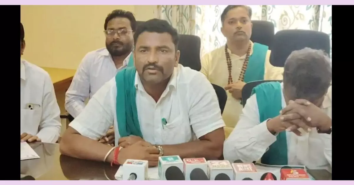 ಸೆ.29ರಂದು ಕೇಂದ್ರ ಸಚಿವ ಪ್ರಹ್ಲಾದ್ ಜೋಶಿ ಮನೆಯ ಎದುರುಗಡೆ ರೈತ ಸಂಘದಿಂದ ಪ್ರತಿಭಟನೆ ಸೆ.29ರಂದು ಕೇಂದ್ರ ಸಚಿವ ಪ್ರಹ್ಲಾದ್ ಜೋಶಿ ಮನೆಯ ಎದುರುಗಡೆ ರೈತ ಸಂಘದಿಂದ ಪ್ರತಿಭಟನೆ