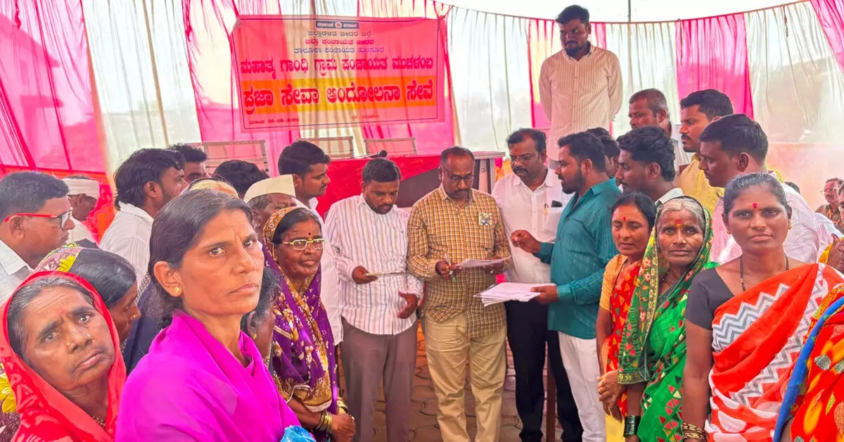 Bidar | 30 ವರ್ಷಗಳಿಂದ ಬಾಕಿ ಉಳಿದ ನಿವೇಶನ ಹಂಚಿಕೆಗೆ ಗ್ರಾಮಸ್ಥರ ಆಗ್ರಹ Bidar | 30 ವರ್ಷಗಳಿಂದ ಬಾಕಿ ಉಳಿದ ನಿವೇಶನ ಹಂಚಿಕೆಗೆ ಗ್ರಾಮಸ್ಥರ ಆಗ್ರಹ
