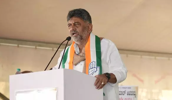 ಬ್ಯಾಲೆಟ್ ಪೇಪರ್ನಲ್ಲಿಯೇ ಸ್ಥಳೀಯ ಸಂಸ್ಥೆ ಚುನಾವಣೆ : ಡಿ.ಕೆ.ಶಿವಕುಮಾರ್ ಬ್ಯಾಲೆಟ್ ಪೇಪರ್ನಲ್ಲಿಯೇ ಸ್ಥಳೀಯ ಸಂಸ್ಥೆ ಚುನಾವಣೆ : ಡಿ.ಕೆ.ಶಿವಕುಮಾರ್