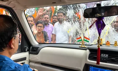 ಮಮತಾ ಬ್ಯಾನರ್ಜಿ ರ‍್ಯಾಲಿಗೆ ತೆರಳುತ್ತಿದ್ದ ಕುನಾಲ್ ಘೋಷ್ ಕಾರಿಗೆ ಮೊಟ್ಟೆ ಎಸೆತ