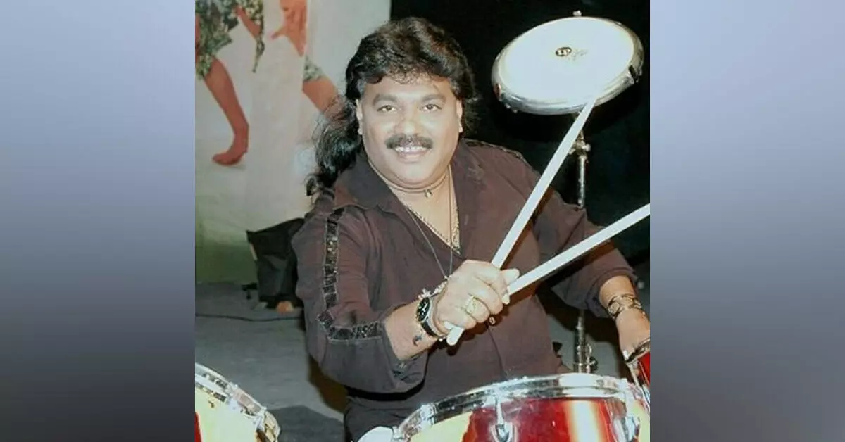 ಖ್ಯಾತ ಡ್ರಮ್ ವಾದಕ ʼಡ್ರಮ್ಮರ್ ದೇವಾʼ ನಿಧನ ಖ್ಯಾತ ಡ್ರಮ್ ವಾದಕ ʼಡ್ರಮ್ಮರ್ ದೇವಾʼ ನಿಧನ