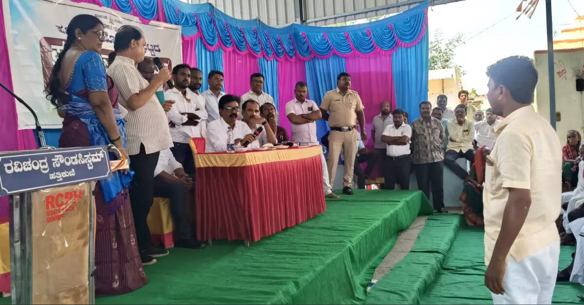 Yadagiri | ಪ್ರಜಾಸೇವಾ ಕಾರ್ಯಕ್ರಮ : ಅಧಿಕಾರಿಗಳ ನಿರ್ಲಕ್ಷ್ಯಕ್ಕೆ ಕರವೇ ಆಕ್ರೋಶ Yadagiri | ಪ್ರಜಾಸೇವಾ ಕಾರ್ಯಕ್ರಮ : ಅಧಿಕಾರಿಗಳ ನಿರ್ಲಕ್ಷ್ಯಕ್ಕೆ ಕರವೇ ಆಕ್ರೋಶ