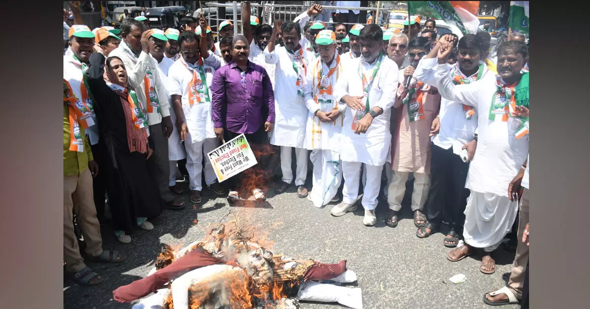 ಎಸ್ಐಆರ್ ಪ್ರಕ್ರಿಯೆ ವಿರೋಧಿಸಿ ಯಾದಗಿರಿಯಲ್ಲಿ ಕಾಂಗ್ರೆಸ್ನಿಂದ ಪ್ರತಿಭಟನೆ ಎಸ್ಐಆರ್ ಪ್ರಕ್ರಿಯೆ ವಿರೋಧಿಸಿ ಯಾದಗಿರಿಯಲ್ಲಿ ಕಾಂಗ್ರೆಸ್ನಿಂದ ಪ್ರತಿಭಟನೆ