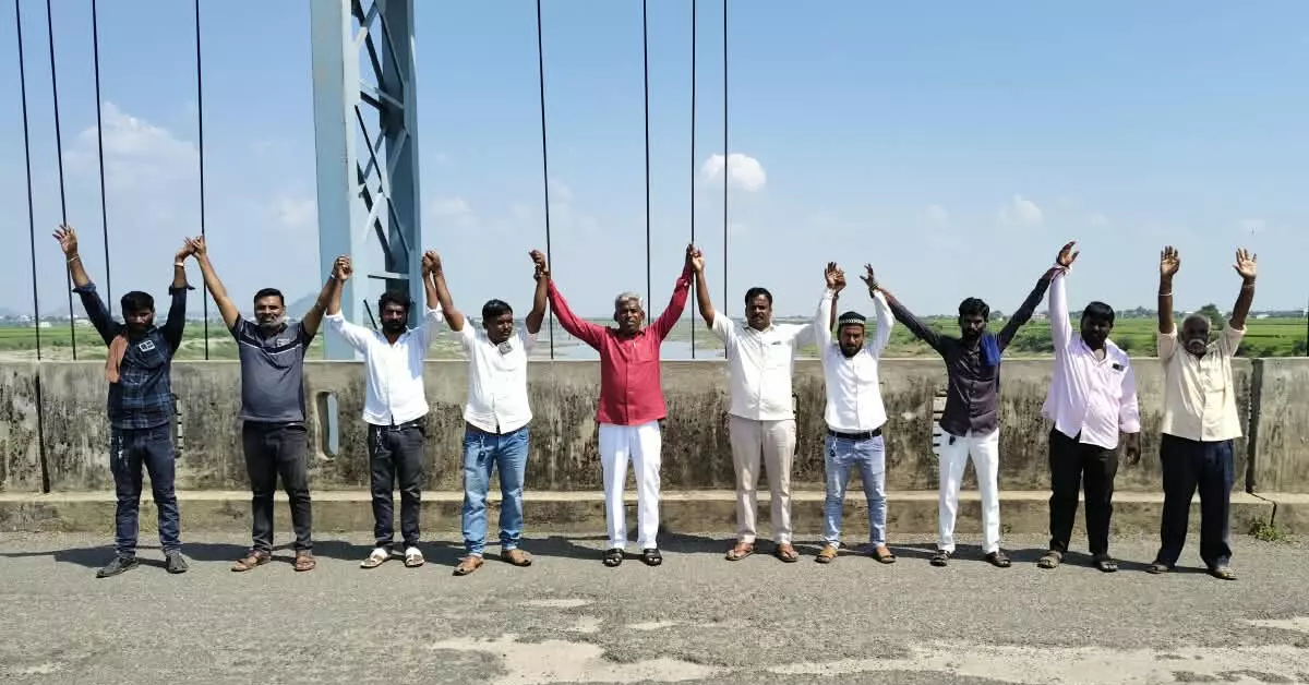 Yadagiri | ಬೈಪಾಸ್ ಸೇತುವೆ ರಸ್ತೆ ದುರಸ್ತಿಗೆ ಆಗ್ರಹಿಸಿ ಪ್ರತಿಭಟನೆ Yadagiri | ಬೈಪಾಸ್ ಸೇತುವೆ ರಸ್ತೆ ದುರಸ್ತಿಗೆ ಆಗ್ರಹಿಸಿ ಪ್ರತಿಭಟನೆ
