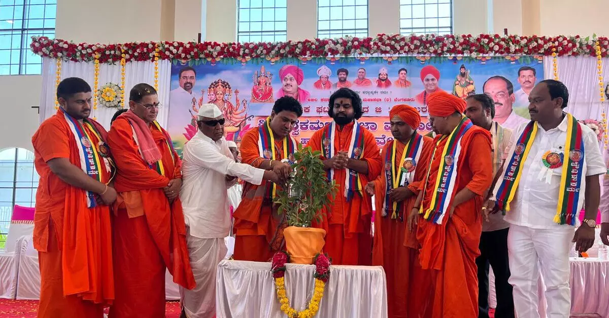 Aland | ವಿಶ್ವಕರ್ಮ ಸಮಾಜದ ಸರ್ವತೋಮುಖ ಪ್ರಗತಿಗೆ ಒಗ್ಗಟ್ಟು ಅಗತ್ಯ: ಮುರುಘರಾಜೇಂದ್ರ ಸ್ವಾಮೀಜಿ Aland | ವಿಶ್ವಕರ್ಮ ಸಮಾಜದ ಸರ್ವತೋಮುಖ ಪ್ರಗತಿಗೆ ಒಗ್ಗಟ್ಟು ಅಗತ್ಯ: ಮುರುಘರಾಜೇಂದ್ರ ಸ್ವಾಮೀಜಿ