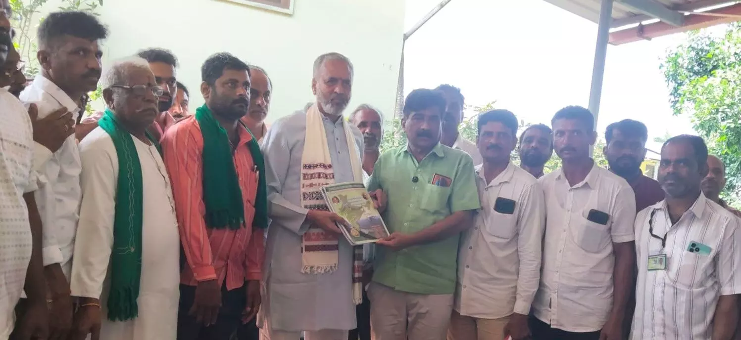 ಕಸ್ತೂರಿ ರಂಗನ್ ವರದಿಯ 7 ನೇ ಅಧಿಸೂಚನೆವರೆಗೂ ವಿಸ್ತೃತ ವರದಿ ಮಂಡನೆ ಆಗಿಲ್ಲ: ರವೀಂದ್ರ ನಾಯ್ಕ ಕಸ್ತೂರಿ ರಂಗನ್ ವರದಿಯ 7 ನೇ ಅಧಿಸೂಚನೆವರೆಗೂ ವಿಸ್ತೃತ ವರದಿ ಮಂಡನೆ ಆಗಿಲ್ಲ: ರವೀಂದ್ರ ನಾಯ್ಕ