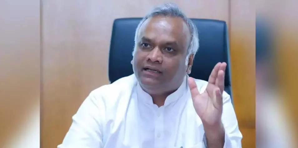 ವಸತಿ ಸಮುಚ್ಚಯಗಳಲ್ಲಿ ಆರೆಸ್ಸೆಸ್ ಕಾರ್ಯಕ್ರಮ ಆಯೋಜನೆ ಕಳವಳಕಾರಿ : ಪ್ರಿಯಾಂಕ್ ಖರ್ಗೆ ವಸತಿ ಸಮುಚ್ಚಯಗಳಲ್ಲಿ ಆರೆಸ್ಸೆಸ್ ಕಾರ್ಯಕ್ರಮ ಆಯೋಜನೆ ಕಳವಳಕಾರಿ : ಪ್ರಿಯಾಂಕ್ ಖರ್ಗೆ
