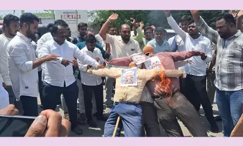 ರಾಯಚೂರು: ಜ್ಞಾನೇಶ್ ಕುಮಾರ್ ರಾಜೀನಾಮೆ, ಬಂಧನಕ್ಕೆ ಆಗ್ರಹಿಸಿ ಧರಣಿ