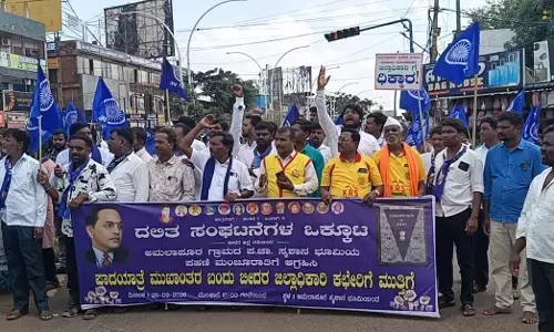 Bidar | ಅಮಲಾಪುರ ದಲಿತರಿಗೆ ಸ್ಮಶಾನಭೂಮಿ ನೀಡುವಂತೆ ಆಗ್ರಹಿಸಿ ಪಾದಯಾತ್ರೆ; ಡಿಸಿ ಕಚೇರಿಗೆ ಮುತ್ತಿಗೆ