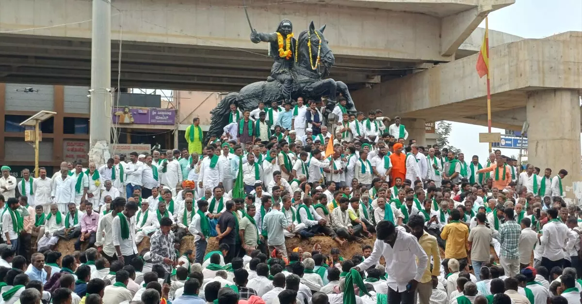 ರೈತರ ವಿವಿಧ ಬೇಡಿಕೆ ಈಡೇರಿಕೆಗೆ ಆಗ್ರಹಿಸಿ ಹುಬ್ಬಳ್ಳಿಯಲ್ಲಿ ಪ್ರತಿಭಟನೆಗೆ ಸಿದ್ಧತೆ ರೈತರ ವಿವಿಧ ಬೇಡಿಕೆ ಈಡೇರಿಕೆಗೆ ಆಗ್ರಹಿಸಿ ಹುಬ್ಬಳ್ಳಿಯಲ್ಲಿ ಪ್ರತಿಭಟನೆಗೆ ಸಿದ್ಧತೆ