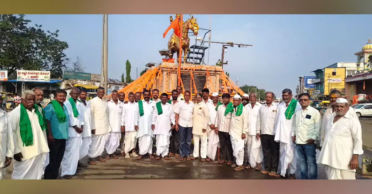 Bagalkot | ಕಬ್ಬಿಗೆ ಸೂಕ್ತ ಬೆಲೆ ನಿಗದಿಗೆ ಆಗ್ರಹಿಸಿ ಹುಬ್ಬಳ್ಳಿ ಪ್ರತಿಭಟನೆಗೆ ರೈತರ ಪಯಣ Bagalkot | ಕಬ್ಬಿಗೆ ಸೂಕ್ತ ಬೆಲೆ ನಿಗದಿಗೆ ಆಗ್ರಹಿಸಿ ಹುಬ್ಬಳ್ಳಿ ಪ್ರತಿಭಟನೆಗೆ ರೈತರ ಪಯಣ