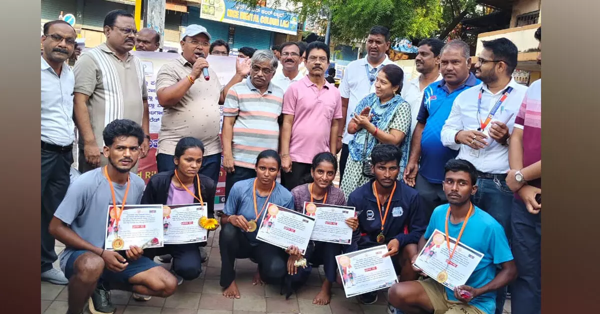 Kalaburagi | ಎಚ್ಐವಿ ಕುರಿತು ತಪ್ಪು ಕಲ್ಪನೆ ನಿವಾರಣೆಗೆ ಕ್ರೀಡಾ ಚಟುವಟಿಕೆ ಪರಿಣಾಮಕಾರಿ: ಡಾ. ಶಂಕ್ರಪ್ಪ ಮೈಲಾರಿ Kalaburagi | ಎಚ್ಐವಿ ಕುರಿತು ತಪ್ಪು ಕಲ್ಪನೆ ನಿವಾರಣೆಗೆ ಕ್ರೀಡಾ ಚಟುವಟಿಕೆ ಪರಿಣಾಮಕಾರಿ: ಡಾ. ಶಂಕ್ರಪ್ಪ ಮೈಲಾರಿ
