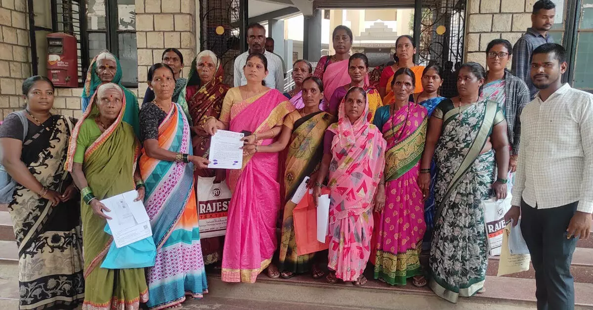 Vijayanagara | ದೇವದಾಸಿ ಮಹಿಳೆಯರಿಗೆ ಸರ್ಕಾರಿ ಭೂಮಿ, ನಿವೇಶನ ನೀಡಲು ಆಗ್ರಹ Vijayanagara | ದೇವದಾಸಿ ಮಹಿಳೆಯರಿಗೆ ಸರ್ಕಾರಿ ಭೂಮಿ, ನಿವೇಶನ ನೀಡಲು ಆಗ್ರಹ
