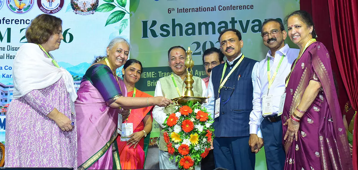 ಸ್ವಯಂನಿರೋಧಕ ಕಾಯಿಲೆಗಳ ನಿರ್ವಹಣೆಯಲ್ಲಿ ಆಯುರ್ವೇದ ಸಂಶೋಧನೆಗೆ ಆದ್ಯತೆ ಅಗತ್ಯ: ಡಾ.ಮನಿಷಾ ಸ್ವಯಂನಿರೋಧಕ ಕಾಯಿಲೆಗಳ ನಿರ್ವಹಣೆಯಲ್ಲಿ ಆಯುರ್ವೇದ ಸಂಶೋಧನೆಗೆ ಆದ್ಯತೆ ಅಗತ್ಯ: ಡಾ.ಮನಿಷಾ
