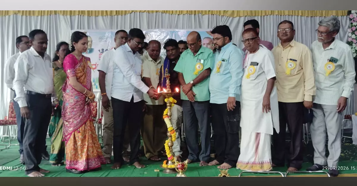 ವಾಡಿ | ಸಾರ್ವಜನಿಕರ ಸಹಕಾರವಿಲ್ಲದೆ ನಗರದ ನೈರ್ಮಲ್ಯ ಕಾಪಾಡುವುದು ಅಸಾಧ್ಯ: ಮನೋಜಕುಮಾರ ಗುರಿಕಾರ ವಾಡಿ | ಸಾರ್ವಜನಿಕರ ಸಹಕಾರವಿಲ್ಲದೆ ನಗರದ ನೈರ್ಮಲ್ಯ ಕಾಪಾಡುವುದು ಅಸಾಧ್ಯ: ಮನೋಜಕುಮಾರ ಗುರಿಕಾರ