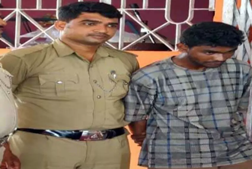 ಭಟ್ಕಳ| ದೇವಸ್ಥಾನದಲ್ಲಿ ಕಳವು ಪ್ರಕರಣ: 24 ಗಂಟೆಯೊಳಗೆ ಆರೋಪಿ ಸೆರೆ ಭಟ್ಕಳ| ದೇವಸ್ಥಾನದಲ್ಲಿ ಕಳವು ಪ್ರಕರಣ: 24 ಗಂಟೆಯೊಳಗೆ ಆರೋಪಿ ಸೆರೆ