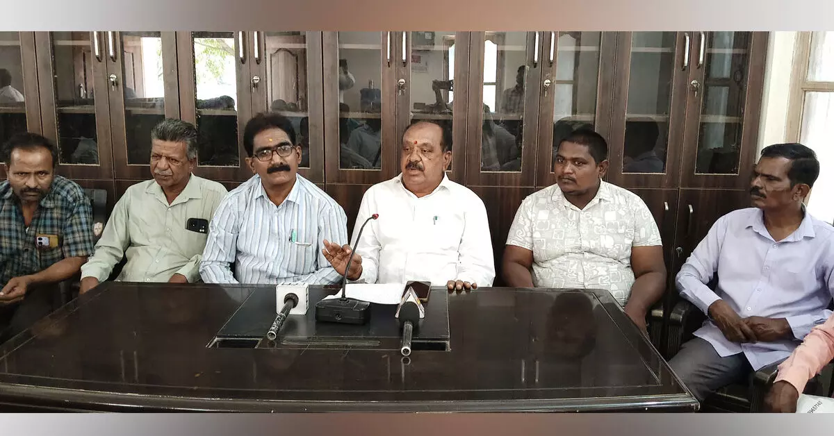 Raichur | ವೈಟಿಪಿಎಸ್ ಭೂಸಂತ್ರಸ್ತರಿಗೆ ಉದ್ಯೋಗ ನೀಡಲು ಮೂರು ವರ್ಷಗಳ ಷರತ್ತು ಸಡಿಲಿಸಿ: ಕೆ.ಸತ್ಯನಾರಾಯಣರಾವ್ Raichur | ವೈಟಿಪಿಎಸ್ ಭೂಸಂತ್ರಸ್ತರಿಗೆ ಉದ್ಯೋಗ ನೀಡಲು ಮೂರು ವರ್ಷಗಳ ಷರತ್ತು ಸಡಿಲಿಸಿ: ಕೆ.ಸತ್ಯನಾರಾಯಣರಾವ್