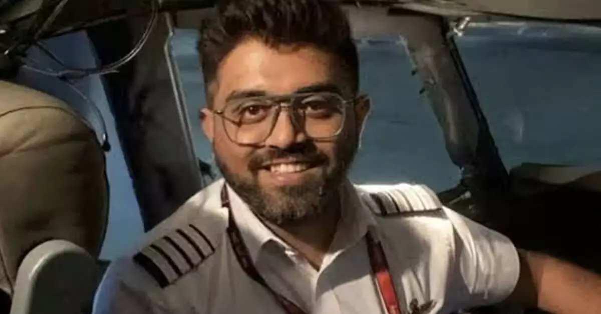 Flydubai ವಿಮಾನದಲ್ಲಿ ಇರಿತ ಪ್ರಕರಣ | ಪೈಲಟ್ ಮಚ್ಚಾರ್ ಗೆ ‘ವಿಶಿಷ್ಟ ಗುಜರಾತ್ ಗರಿಮಾ ಪುರಸ್ಕಾರ’ ಘೋಷಣೆ Flydubai ವಿಮಾನದಲ್ಲಿ ಇರಿತ ಪ್ರಕರಣ | ಪೈಲಟ್ ಮಚ್ಚಾರ್ ಗೆ ‘ವಿಶಿಷ್ಟ ಗುಜರಾತ್ ಗರಿಮಾ ಪುರಸ್ಕಾರ’ ಘೋಷಣೆ