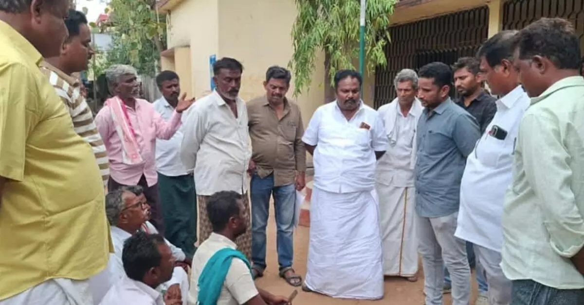 Ballari | ನಾಲೆಗೆ ತಕ್ಷಣ 50 ಕ್ಯೂಸೆಕ್ ನೀರು ಹರಿಸಲು ರೈತರ ಆಗ್ರಹ Ballari | ನಾಲೆಗೆ ತಕ್ಷಣ 50 ಕ್ಯೂಸೆಕ್ ನೀರು ಹರಿಸಲು ರೈತರ ಆಗ್ರಹ