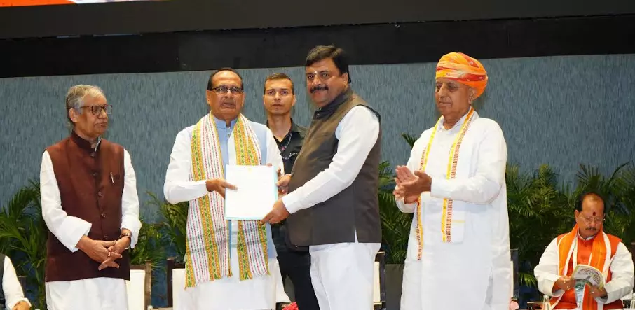 ಎಂಎಸ್ಪಿ ಅಡಿಯಲ್ಲಿ ಸೂರ್ಯಕಾಂತಿ, ಹೆಸರುಕಾಳು, ಸೋಯಾಬೀನ್ ಖರೀದಿಗೆ ಕೇಂದ್ರ ಅನುಮೋದನೆ: ಸಚಿವ ನರೇಂದ್ರಸ್ವಾಮಿ ಮನವಿಗೆ ಕೇಂದ್ರದ ಸ್ಪಂದನೆ ಎಂಎಸ್ಪಿ ಅಡಿಯಲ್ಲಿ ಸೂರ್ಯಕಾಂತಿ, ಹೆಸರುಕಾಳು, ಸೋಯಾಬೀನ್ ಖರೀದಿಗೆ ಕೇಂದ್ರ ಅನುಮೋದನೆ: ಸಚಿವ ನರೇಂದ್ರಸ್ವಾಮಿ ಮನವಿಗೆ ಕೇಂದ್ರದ ಸ್ಪಂದನೆ