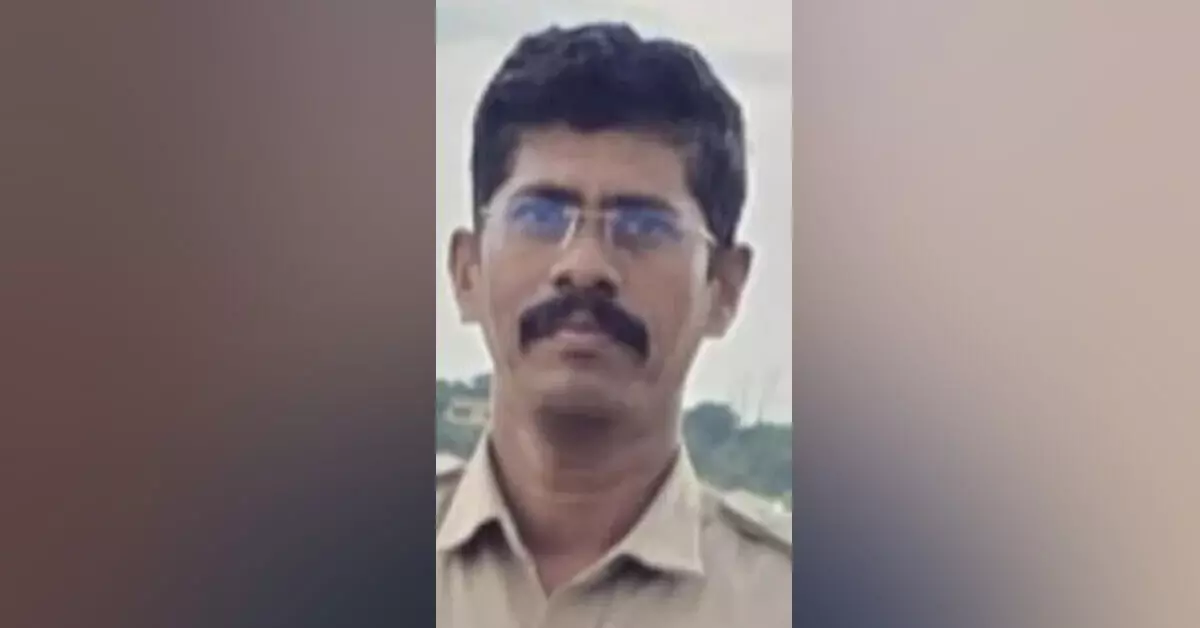 Kalaburagi | ಅಕ್ರಮವಾಗಿ ಪಡಿತರ ಅಕ್ಕಿ ಸಾಗಣೆ; ಜಪ್ತಿ ಮಾಡಿದ ವಾಹನ ಬಿಡುಗಡೆ ಆರೋಪ: ಆಳಂದ ಪಿಐ ಸೇರಿ ನಾಲ್ವರು ಅಮಾನತು Kalaburagi | ಅಕ್ರಮವಾಗಿ ಪಡಿತರ ಅಕ್ಕಿ ಸಾಗಣೆ; ಜಪ್ತಿ ಮಾಡಿದ ವಾಹನ ಬಿಡುಗಡೆ ಆರೋಪ: ಆಳಂದ ಪಿಐ ಸೇರಿ ನಾಲ್ವರು ಅಮಾನತು