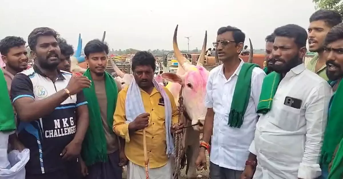 Sindhnur | ದನದ ಮಾರುಕಟ್ಟೆಯಲ್ಲಿ ರೈತರಿಗೆ ಅನ್ಯಾಯವಾಗದಂತೆ ಕ್ರಮ ಕೈಗೊಳ್ಳಲು ರೈತ ಸಂಘ ಆಗ್ರಹ Sindhnur | ದನದ ಮಾರುಕಟ್ಟೆಯಲ್ಲಿ ರೈತರಿಗೆ ಅನ್ಯಾಯವಾಗದಂತೆ ಕ್ರಮ ಕೈಗೊಳ್ಳಲು ರೈತ ಸಂಘ ಆಗ್ರಹ