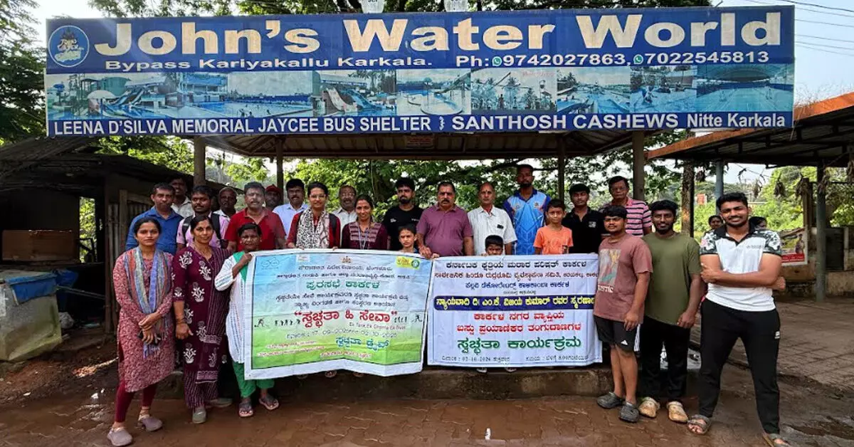 Karkala | ದಿ. ಎಂ.ಕೆ.ವಿಜಯ್ ಕುಮಾರ್ ಸ್ಮರಣಾರ್ಥ ಬಸ್ ತಂಗುದಾಣಗಳ ಸ್ವಚ್ಛತಾ ಕಾರ್ಯ Karkala | ದಿ. ಎಂ.ಕೆ.ವಿಜಯ್ ಕುಮಾರ್ ಸ್ಮರಣಾರ್ಥ ಬಸ್ ತಂಗುದಾಣಗಳ ಸ್ವಚ್ಛತಾ ಕಾರ್ಯ