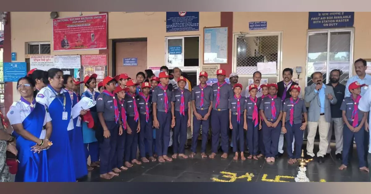 ಉಡುಪಿ ರೈಲು ನಿಲ್ದಾಣದಲ್ಲಿ ಭಾರತ್ ಸ್ಕೌಟ್ ಮತ್ತು ಗೈಡ್ಸ್ ವಿದ್ಯಾರ್ಥಿಗಳ 100ನೇ ‘ಸ್ವಚ್ಛ ಭಾರತ್ ದಿವಸ್’ ಕಾರ್ಯಕ್ರಮ ಉಡುಪಿ ರೈಲು ನಿಲ್ದಾಣದಲ್ಲಿ ಭಾರತ್ ಸ್ಕೌಟ್ ಮತ್ತು ಗೈಡ್ಸ್ ವಿದ್ಯಾರ್ಥಿಗಳ 100ನೇ ‘ಸ್ವಚ್ಛ ಭಾರತ್ ದಿವಸ್’ ಕಾರ್ಯಕ್ರಮ