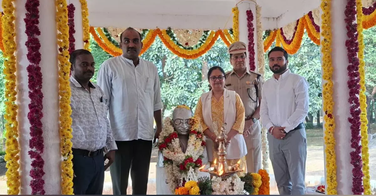 Udupi | ಜಿಲ್ಲಾಡಳಿತದ ವತಿಯಿಂದ ಗಾಂಧೀ ಜಯಂತಿ ಆಚರಣೆ Udupi | ಜಿಲ್ಲಾಡಳಿತದ ವತಿಯಿಂದ ಗಾಂಧೀ ಜಯಂತಿ ಆಚರಣೆ