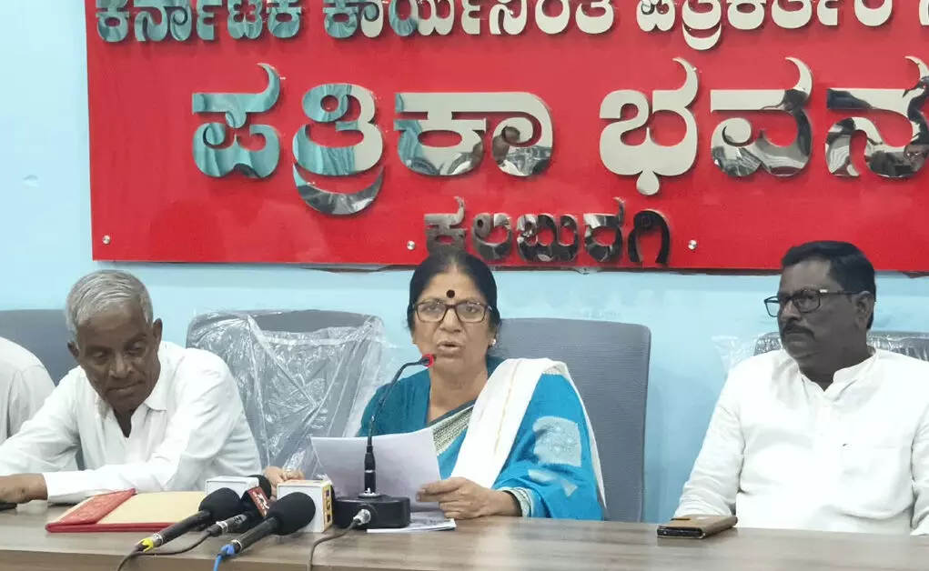 ಎಸ್ಐಆರ್ ನಲ್ಲಿ ನಮೂನೆ-7 ದುರ್ಬಳಕೆ ಆರೋಪ: ಸಿಇಸಿ ವಜಾಕ್ಕೆ ಕೆ.ನೀಲಾ ಆಗ್ರಹ ಎಸ್ಐಆರ್ ನಲ್ಲಿ ನಮೂನೆ-7 ದುರ್ಬಳಕೆ ಆರೋಪ: ಸಿಇಸಿ ವಜಾಕ್ಕೆ ಕೆ.ನೀಲಾ ಆಗ್ರಹ