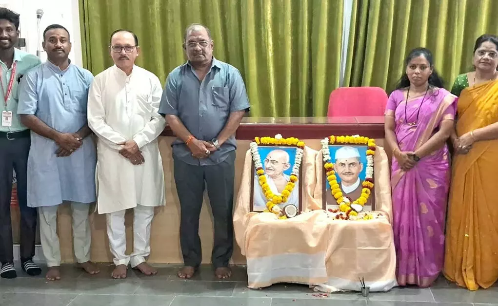 ಕಲಬುರಗಿ | ಶರಣಬಸವ ವಿವಿಯಲ್ಲಿ ಗಾಂಧೀಜಿ, ಲಾಲ್ ಬಹದ್ದೂರ್ ಶಾಸ್ತ್ರಿ ಜಯಂತಿ ಆಚರಣೆ ಕಲಬುರಗಿ | ಶರಣಬಸವ ವಿವಿಯಲ್ಲಿ ಗಾಂಧೀಜಿ, ಲಾಲ್ ಬಹದ್ದೂರ್ ಶಾಸ್ತ್ರಿ ಜಯಂತಿ ಆಚರಣೆ