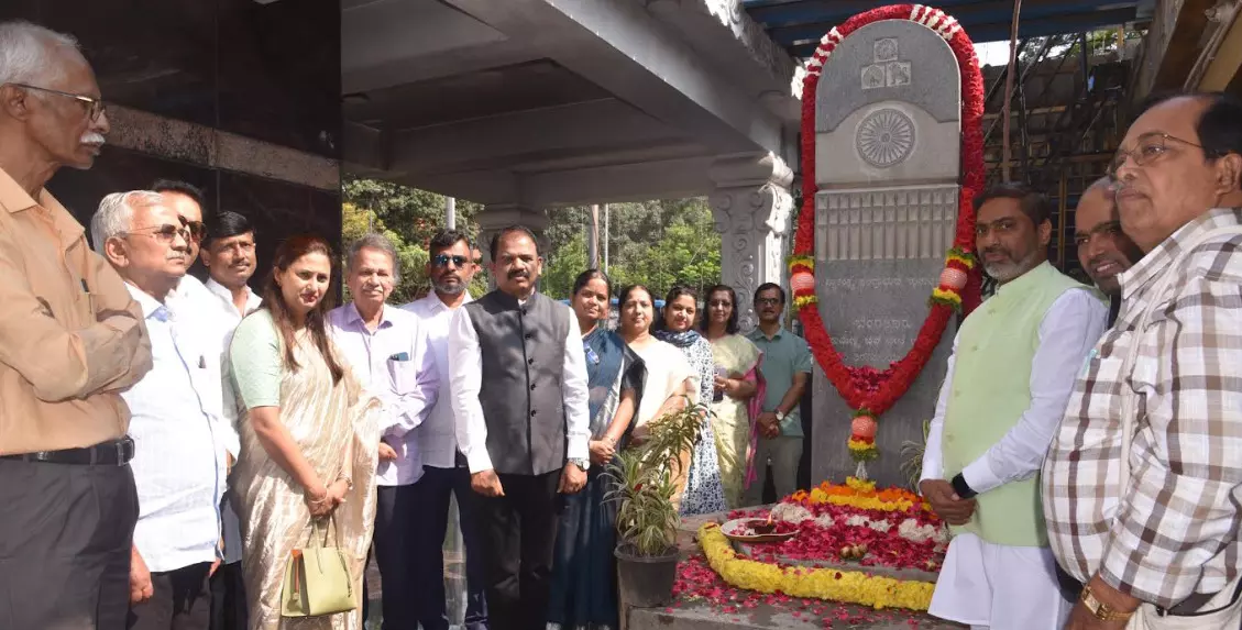 ಜಾತಿ-ಧರ್ಮ ವೈಷಮ್ಯ ನಿವಾರಣೆಗೆ ಗಾಂಧಿ ಮಾರ್ಗ ಪ್ರಸ್ತುತ : ಪ್ರೊ.ಬರಗೂರು ಜಾತಿ-ಧರ್ಮ ವೈಷಮ್ಯ ನಿವಾರಣೆಗೆ ಗಾಂಧಿ ಮಾರ್ಗ ಪ್ರಸ್ತುತ : ಪ್ರೊ.ಬರಗೂರು